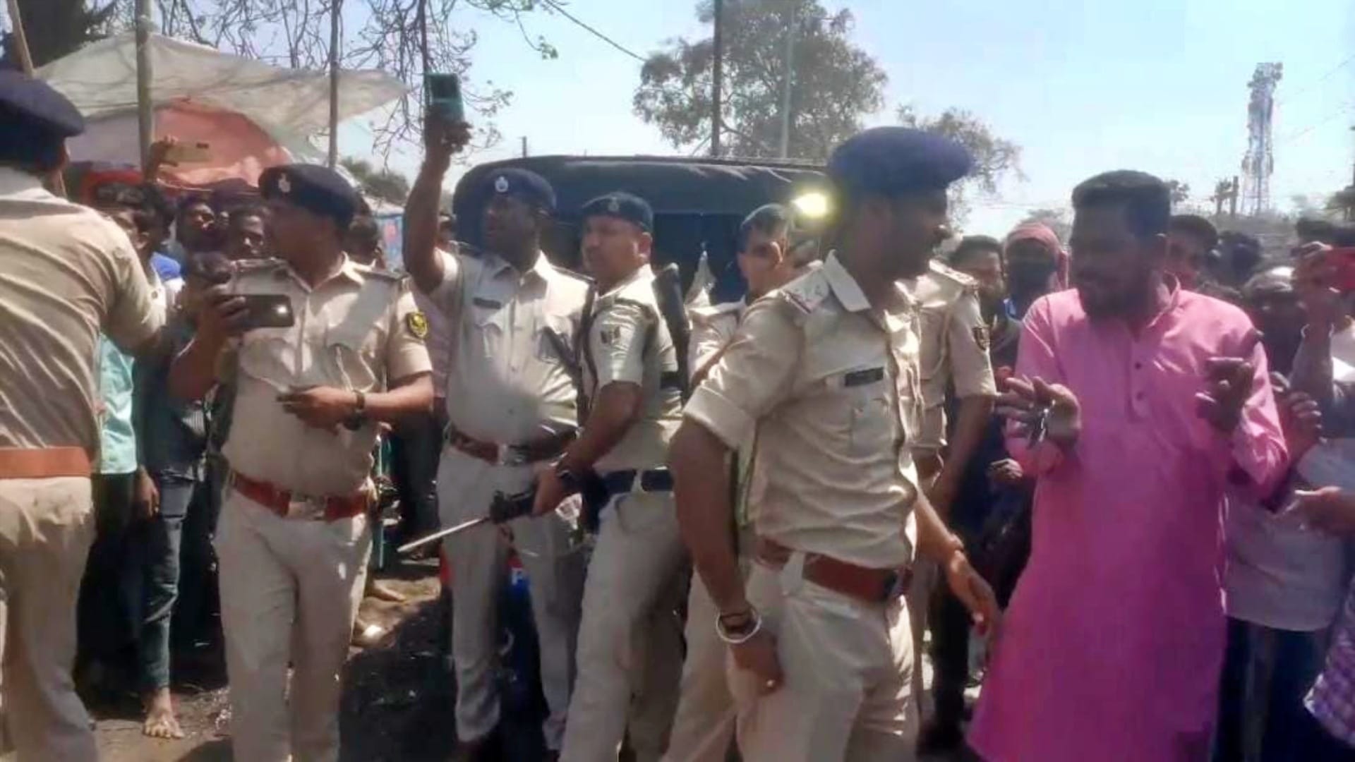 Bihar: 5 SSB jawans injured while trying to catch currency smugglers in Kishanganj villagers made them hostage