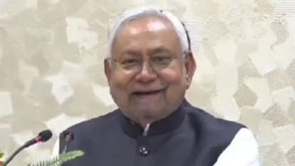 Bihar News : CM Nitish Kumar called DGP and CS during ruckus budget session attack on bihar police patna bihar