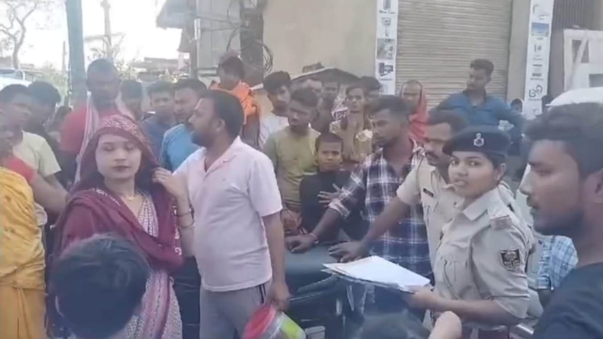 Bihar Police : Attempt to murder case burn alive husband wife and child sprinkling petrol darbhanga bihar