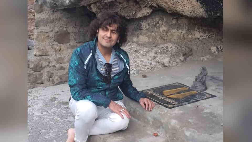 Rishikesh: Bollywood singer Sonu Nigam reached Shri Ram Tapasthali Ashram did silent meditation