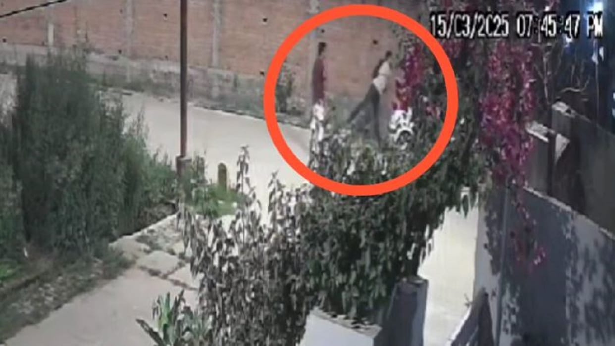 goons demanded extortion money from lady doctor threatened to kill her children in shahjahanpur