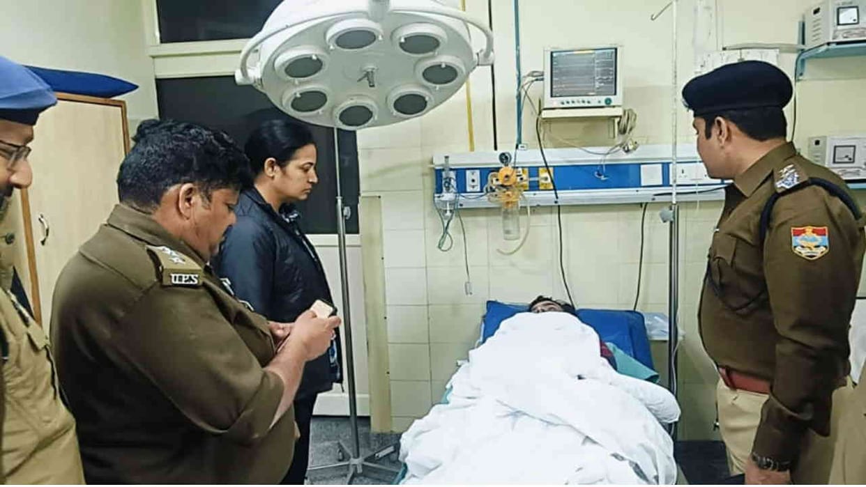 Police encounter Dehradun Criminal shot in leg and hand robbery at service centre in Raipur