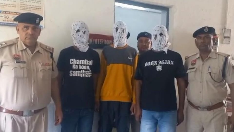 Robbery in Amrapali Express three accused youths arrested