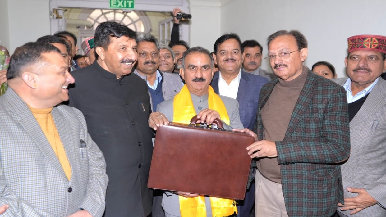Himachal Budget: From January 2025 to March 2026, 21 year old daughters will get Rs 1500 each