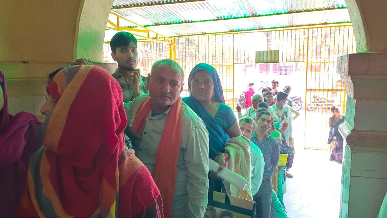 Health deteriorated after Holi eyes became red and cases of skin infection increased