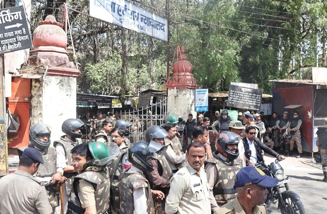 Indore: Lawyer-police clash averted, no protest took place in Indore, force from eight police stations was dep