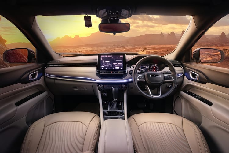 Top Car Features: 2026 में नई कार खरीदने जा रहे हैं? जरूर देखें ये टॉप-5 जरूरी फीचर्स