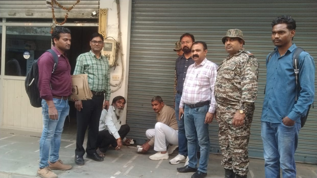 Municipal corporation became strict for not paying house tax half a dozen shops sealed in Sanjay Palace