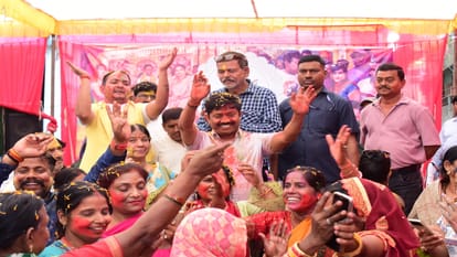 Minister Nandi celebrated Holi among workers, reached the shop and made jalebi