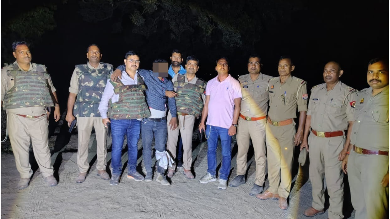 Kushinagar police had an encounter with animal smuggler, the injured criminal was admitted to the hospital