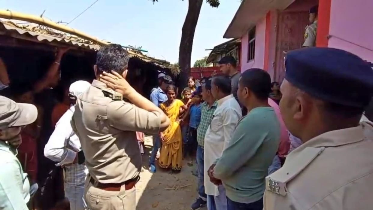 Kishanganj News: Suspicious death of govt teacher, body found hanging from noose in house; marital dispute