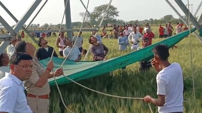 Woman climbed electricity tower, high voltage drama continued for four hours