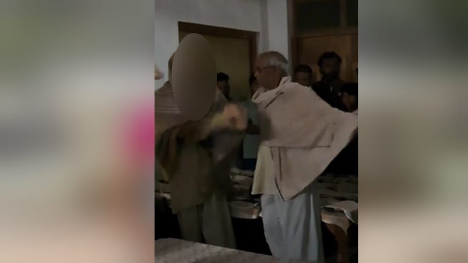 UP: accused of doing obscene act beaten by shoes  after Muzaffarnagar Panchayat decision