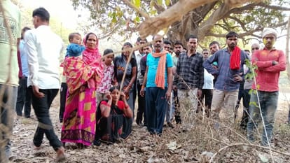 body of young man found lying in garden in Raebareli clothes torn and injury marks were found on body