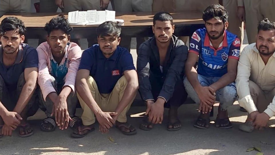 UP: Wife lover obscene photos found in her phone, husband killed her fear of secret being revealed