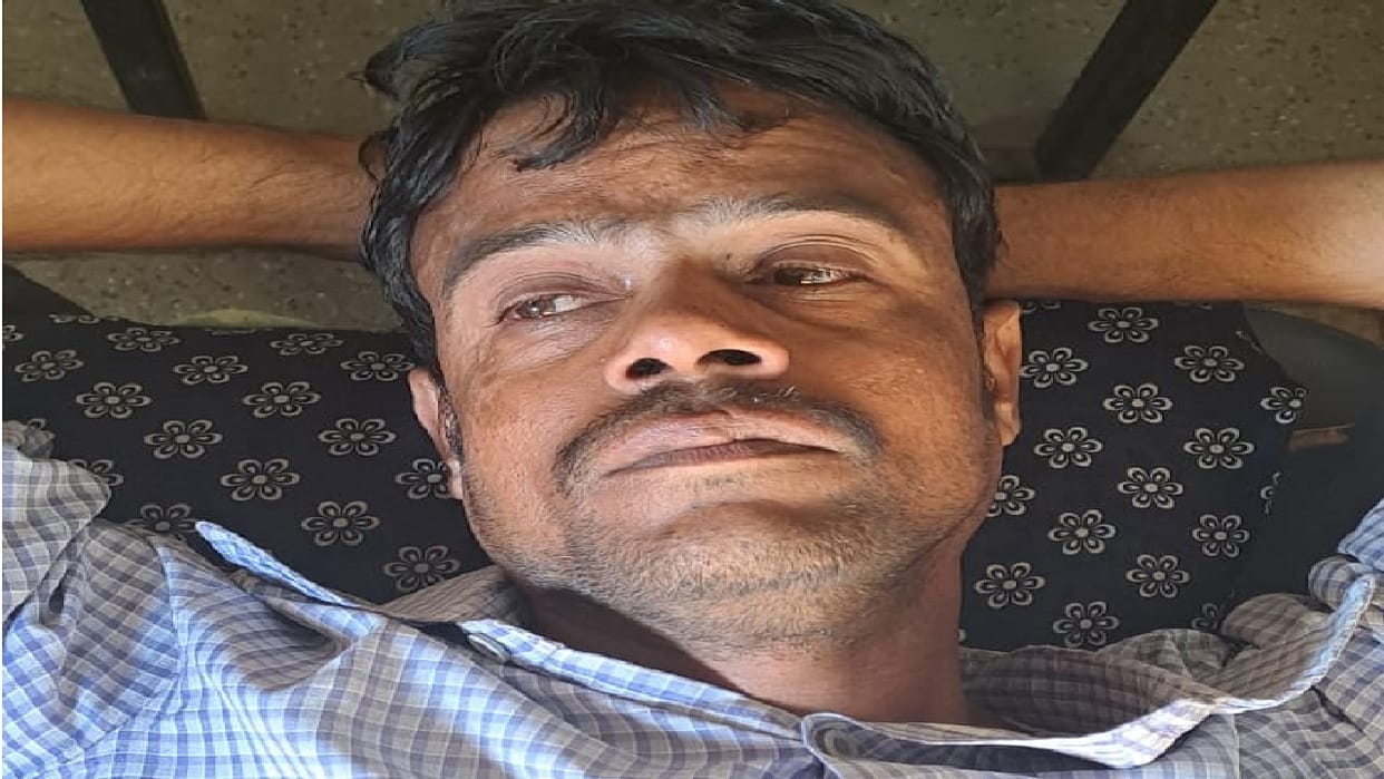 man sitting at the door was shot with pistol due to an old rivalry accused absconded in Shahjahanpur
