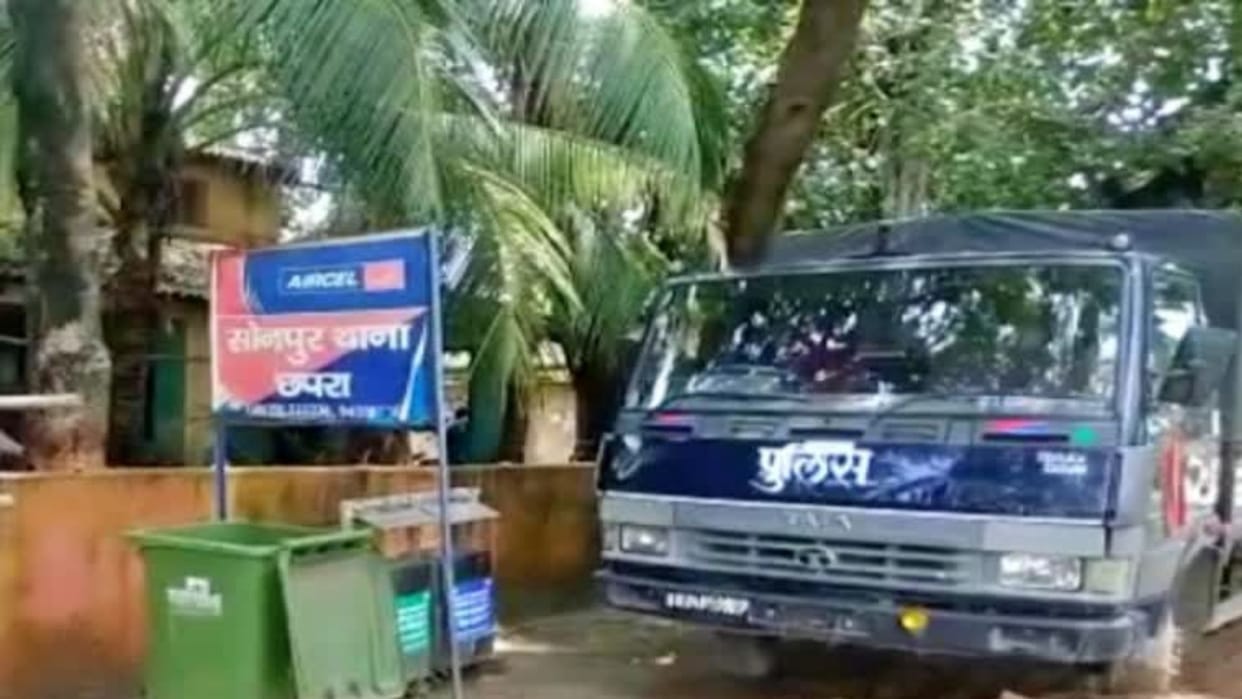 Bihar News : Attack on bihar police sonepur saran police attacked today news in hindi