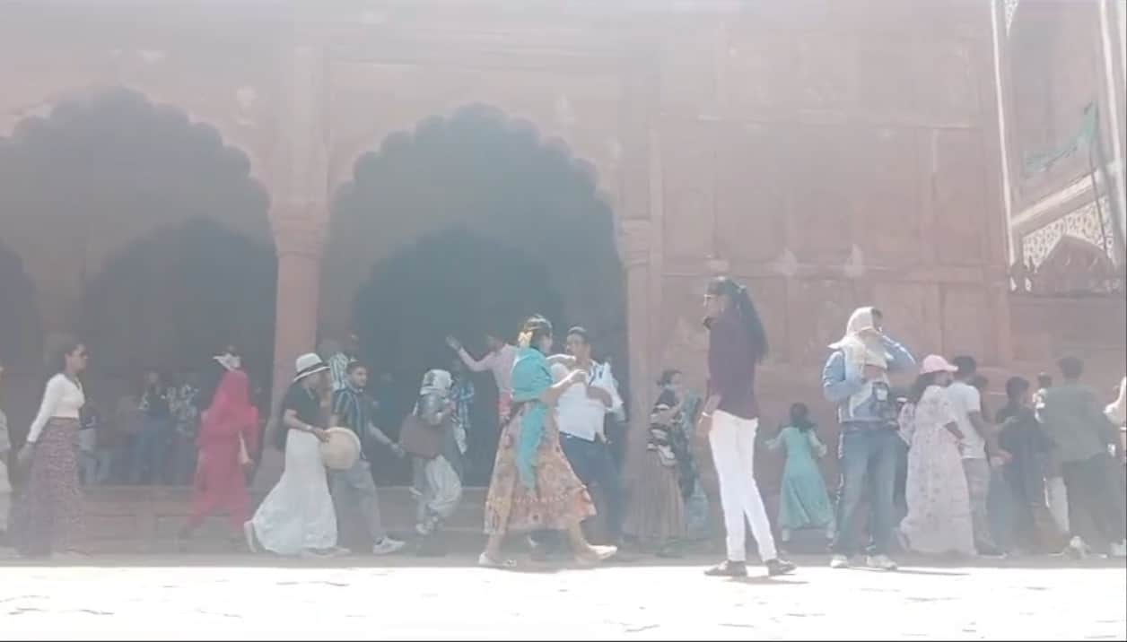Such disaster befell Taj Mahal stampede among tourists some sat covering their faces while others had to run