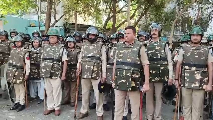 Indore News Lawyers' Protest Escalates, Police Responds with Black DP Protest
