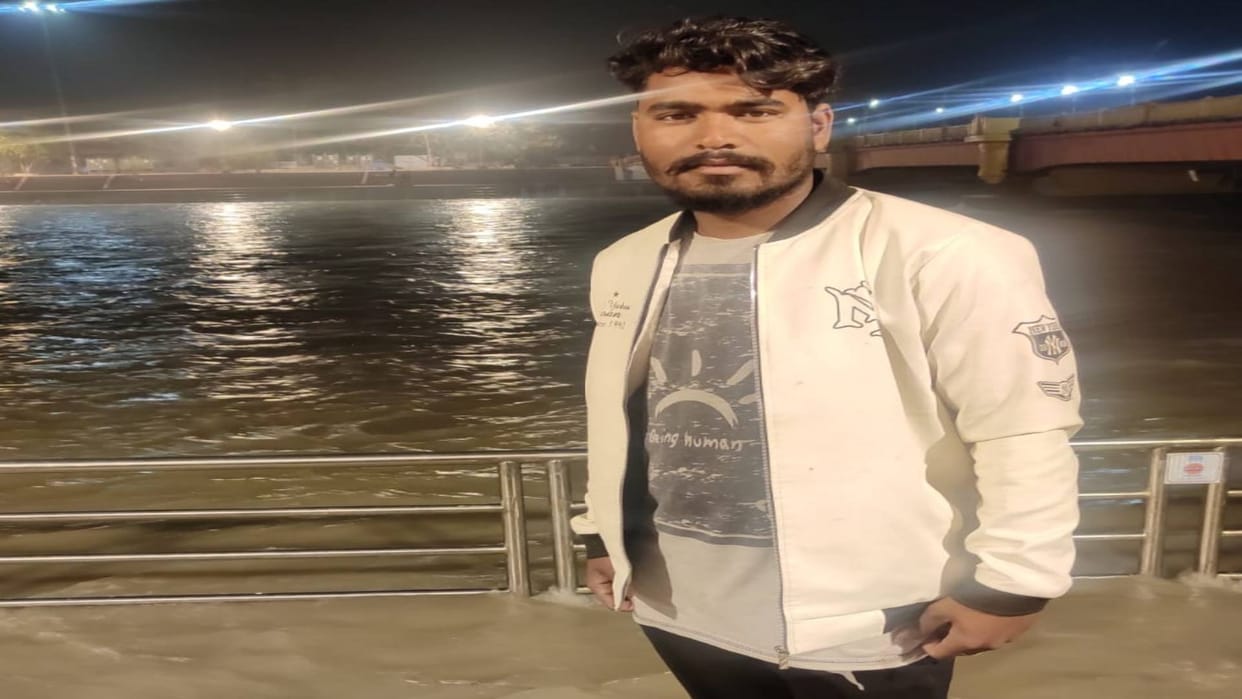 Kota Married youth commits suicide outside shop due to love affair mentions girl as reason in suicide note