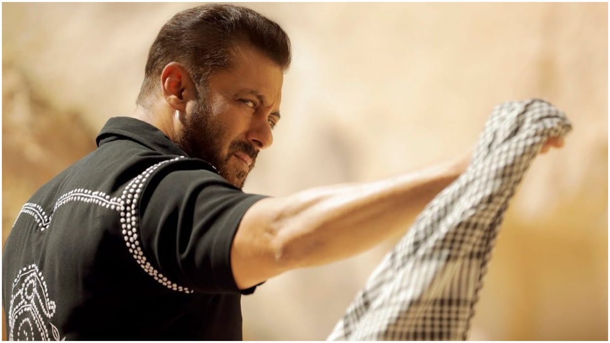 After Sikandar Trailer Launch Event Salman Khan Leave Mumbai With Close Friend Lulia Vantur