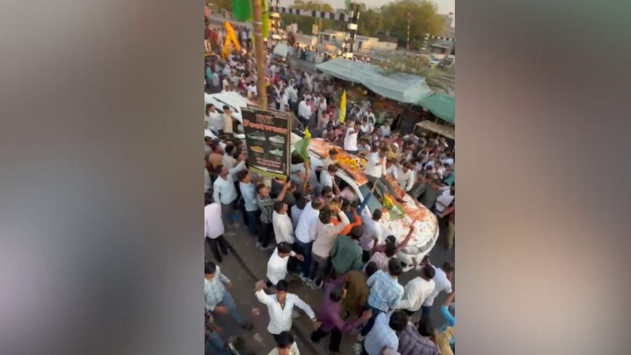Why did Hanuman Beniwal say that Kirori Lal Meena cannot live without fighting