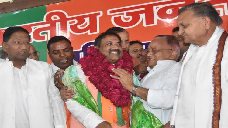 Bjp:कौन हैं मेरठ महानगर अध्यक्ष बने विवेक रस्तोगी, क्यों लगा था टाडा ...
