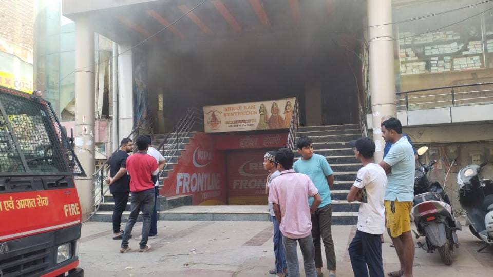 short circuit caused fire in clothes showroom in Ayodhya goods worth 40 lakh burnt