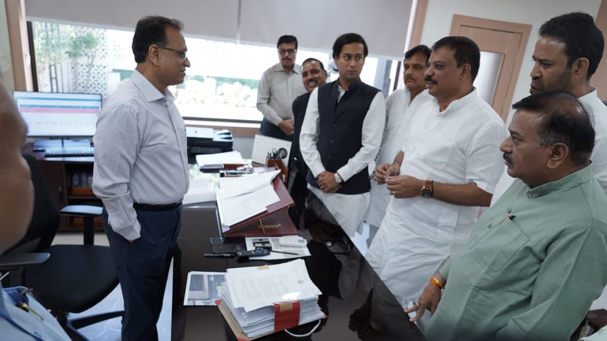 Bhopal: Congress reached EOW with proof of transport scam, demanded action against the minister, Rajput hit ba