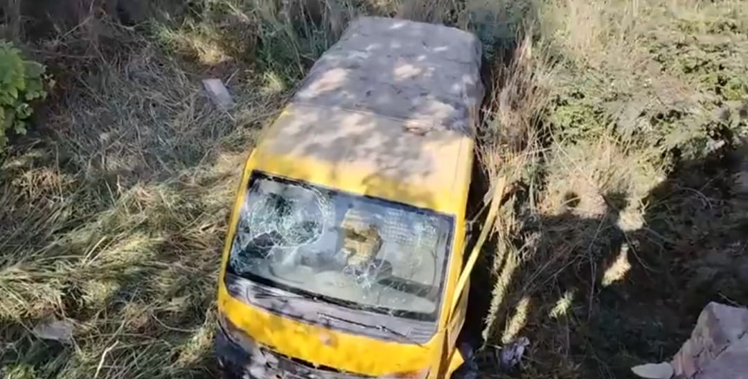 Bihar News: A pickup truck hit a vehicle carrying children going to school in Siwan, Many children injured