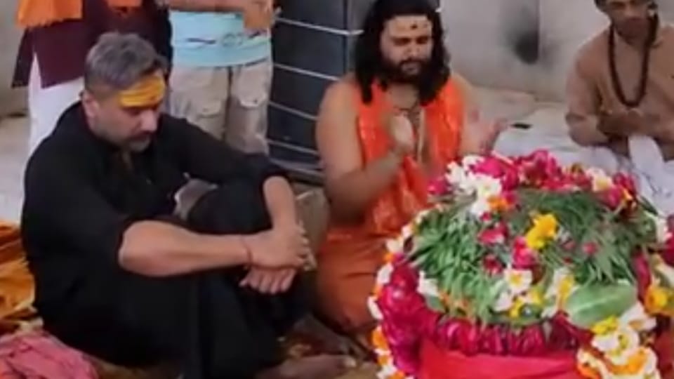 Bollywood Singer Honey Singh do worship in nileshwar mahadev Haridwar and told about anti drug Campaign