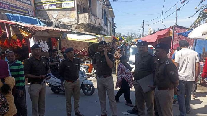 Dehradun Jhanda Ji Mela: आस्था के प्रतीक मेले के लिए संगत से दून की बढ़ गई रंगत, कल होगा झंडे जी का आरोहण Jhande Ji Mela Dehradun Sangats reached hoisting of Shri Jhande Ji will take place tomorrow Watch Photos