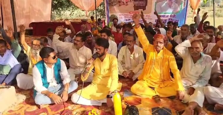 Villagers campaign to save the road, said overloaded vehicles should be banned indefinite strike will continue
