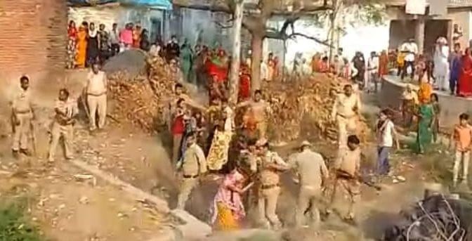Ruckus in Kasganj: Two parties clashed in Kampur village stone pelting took place