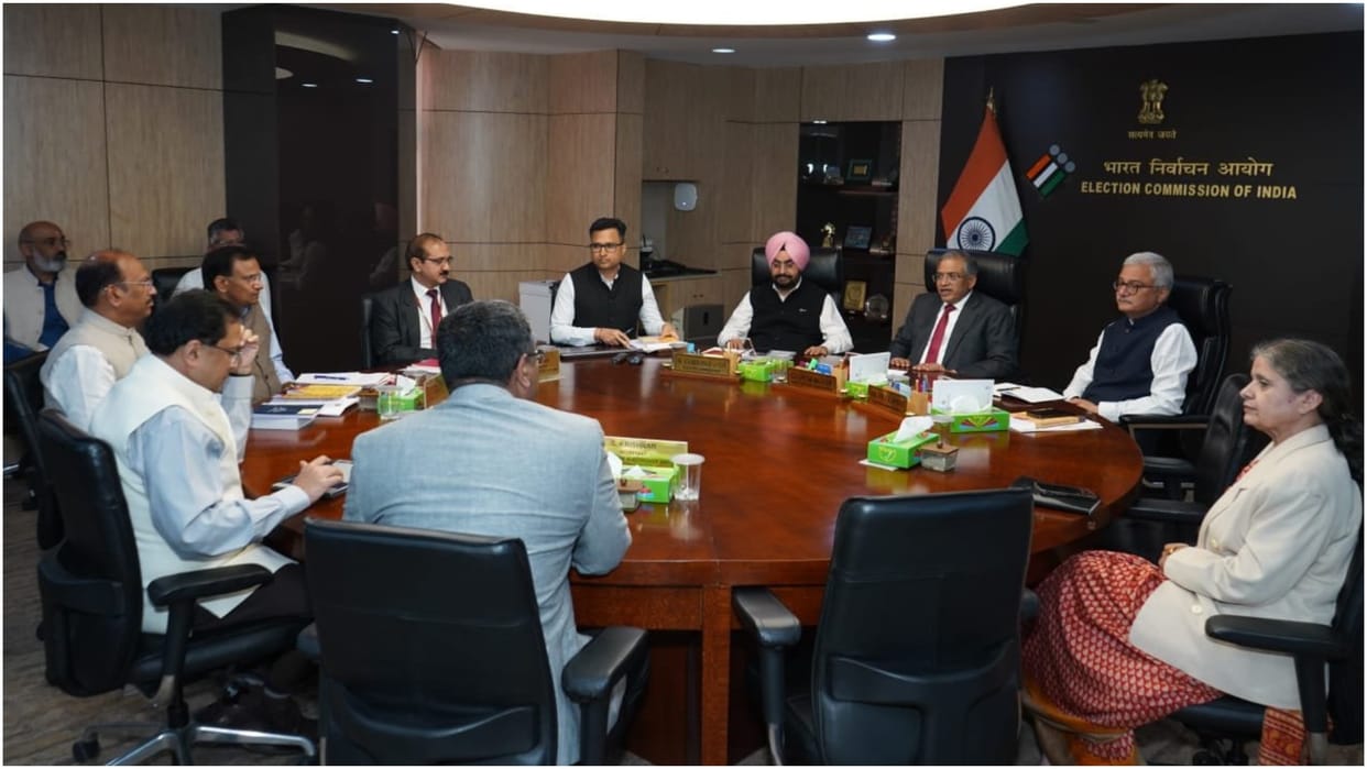 Voter ID card will be linked to Aadhar card, decision taken in meeting of Home Secretary and CEC