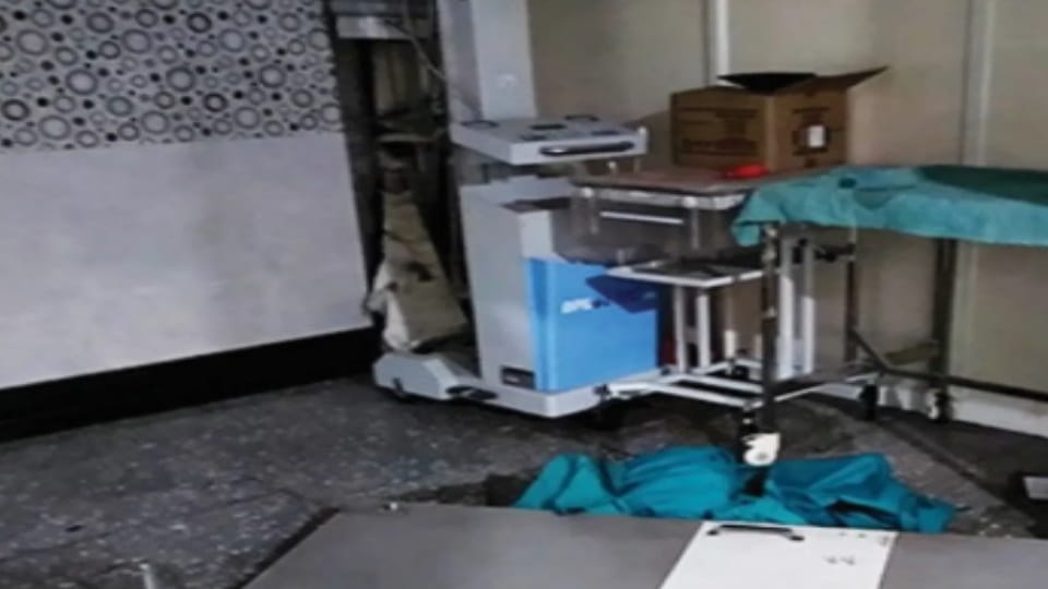 Meerut: Child dies in hospital, allegation of negligence in treatment, soldier father complains to CMO