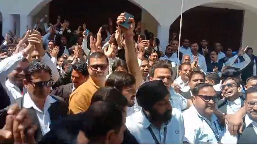 Protest and blockade against assault on advocate