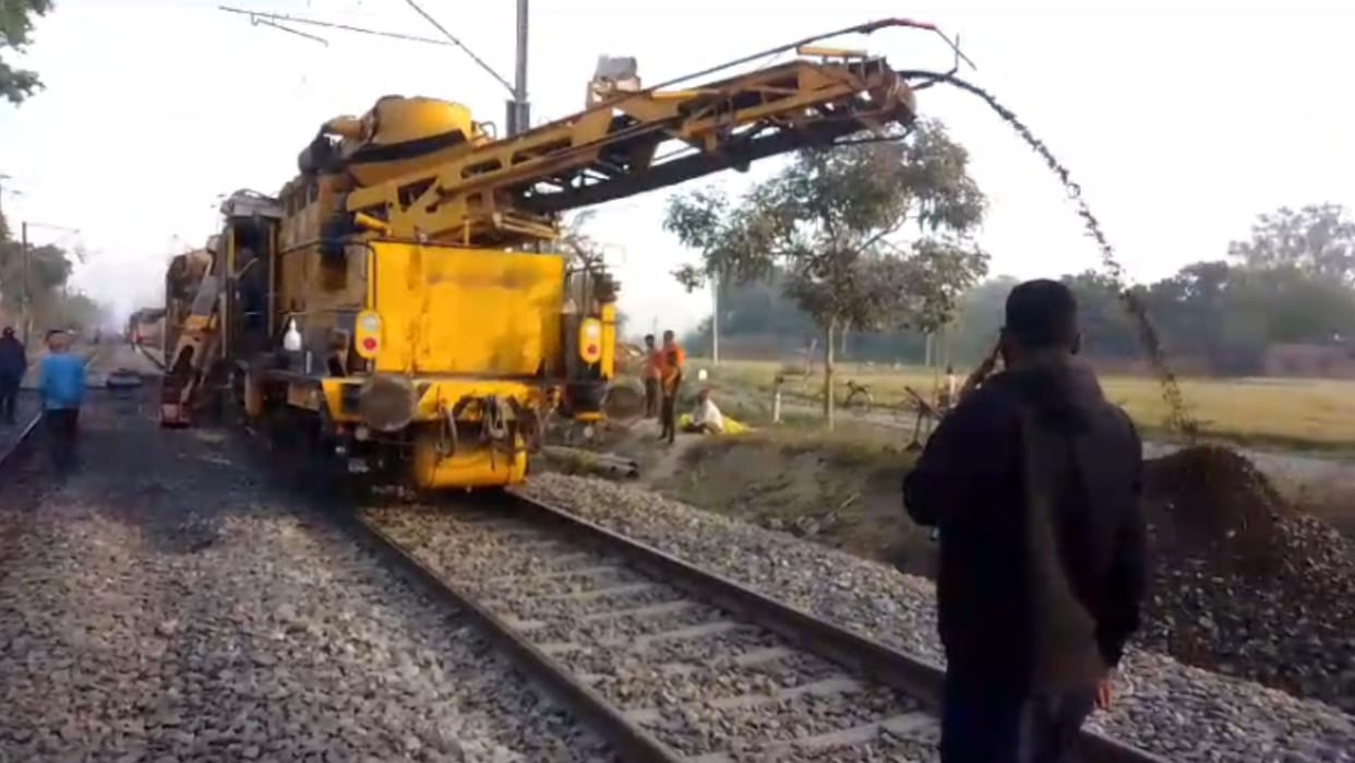 Repair work of railway track started at Bakarabad gate of Sirkoni in jaunpur