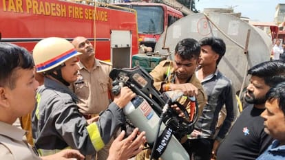 huge fire broke out in multi-storey Triveni Sadan in Ayodhya firefighters are busy extinguishing fire