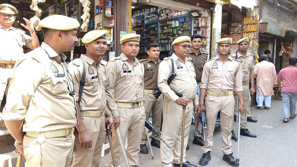 Police flag march in Sambhal, The place where shields were installed for Neja fair was closed with cement