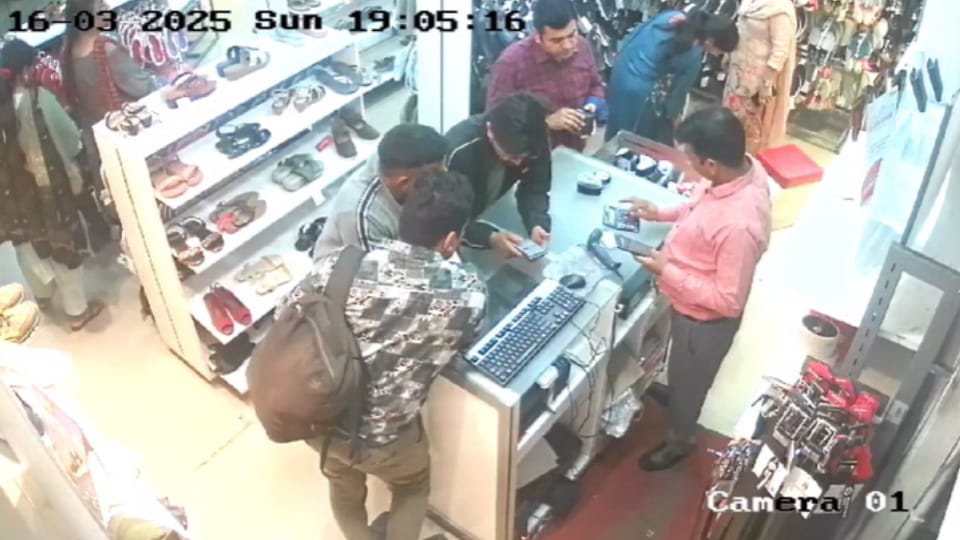 Muzaffarnagar: Woman steals slippers worth Rs three tousand from showroom