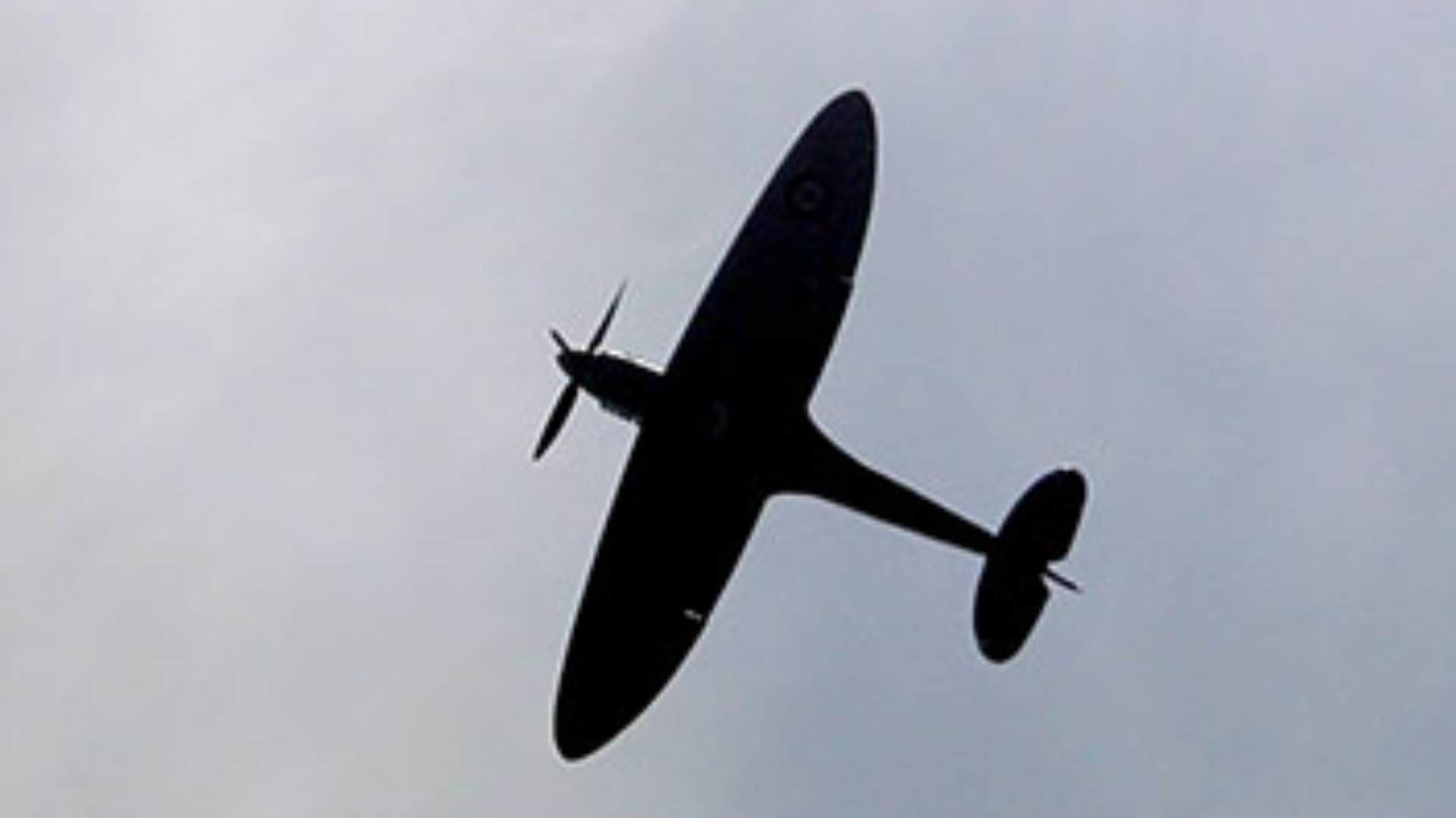 humber biplane when did the plane fly for the first time in india and who flew it know in hindi