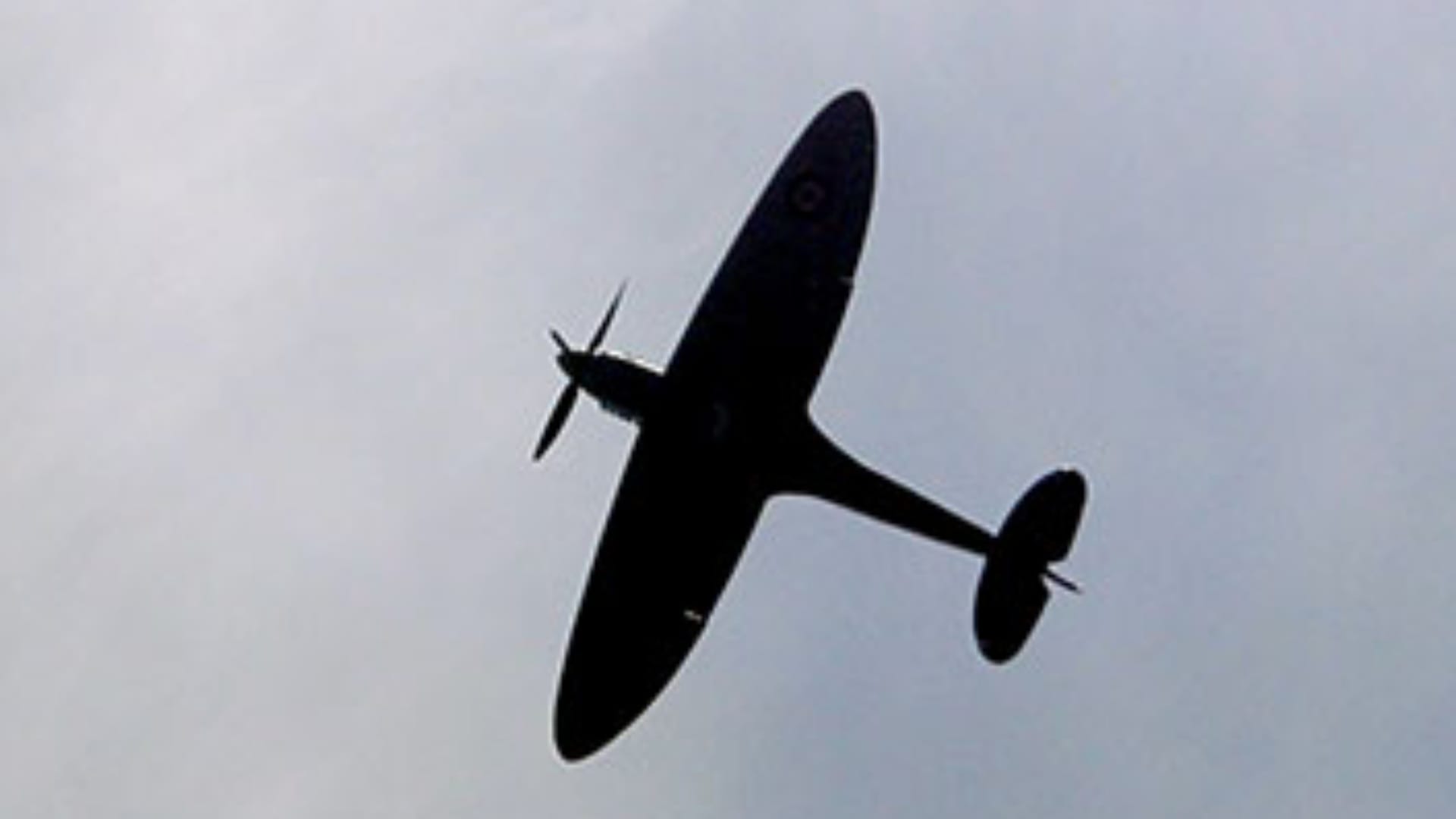 humber biplane when did the plane fly for the first time in india and who flew it know in hindi