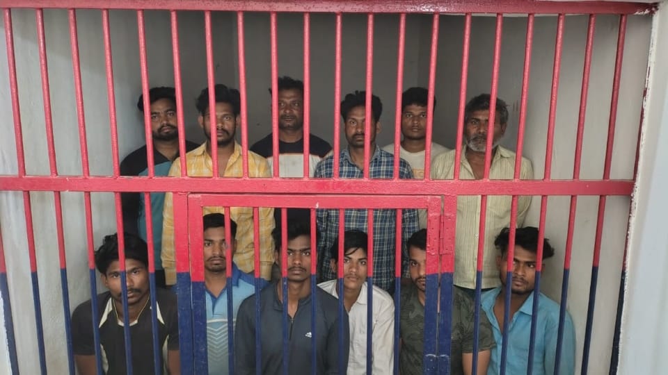 Two groups clashed in Gorakhpur, stone pelting took place Police arrested 12 accused