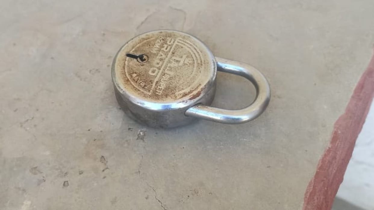 Breaking the lock of the shop and stealing cash and goods