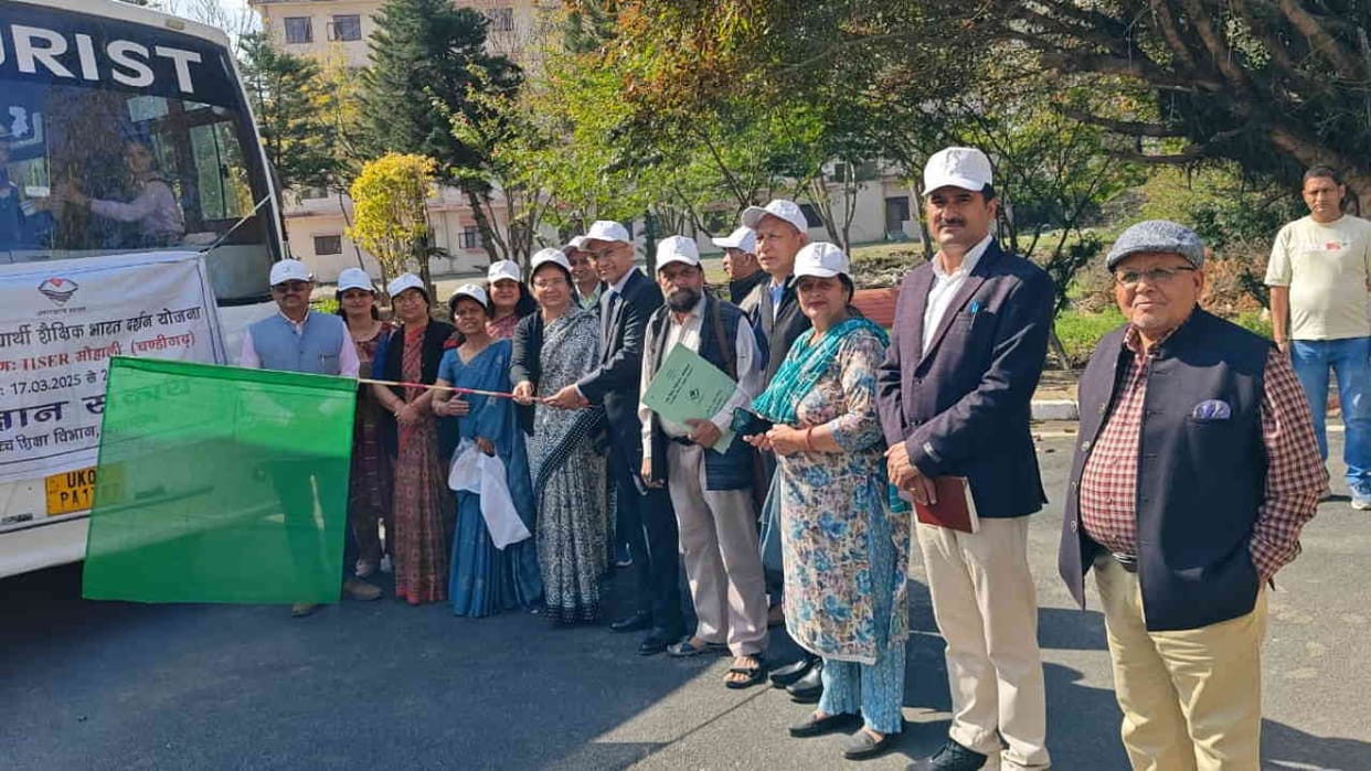 Student Educational Bharat Darshan Scheme First group left Uttarakhand News in hindi