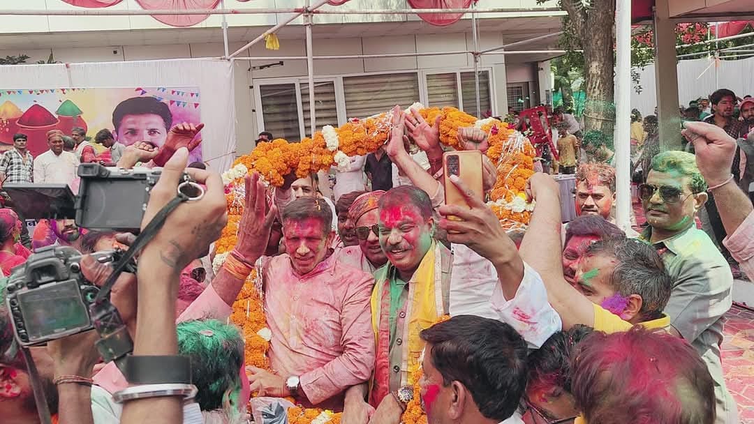 Bhopal: Rangpanchami celebrations at PCC chief's bungalow, opposition leader sang Holi song with Patwari, work