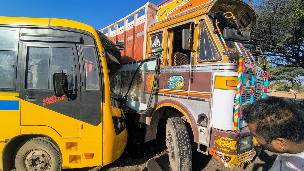 Eight school children injured in a road accident near Balesar in Jodhpur