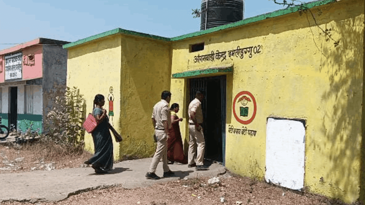 Anganwadi lock broken Terror of thieves in Korba