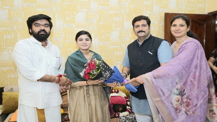 CG: कथावाचक चित्रलेखा ने की बीजेपी प्रदेश मीडिया प्रभारी अमित चिमनानी से मुलाकात, इन विषयों पर हुई गहन चर्चा